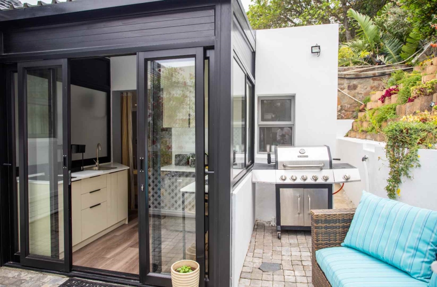 To Let 1 Bedroom Property for Rent in Camps Bay Western Cape